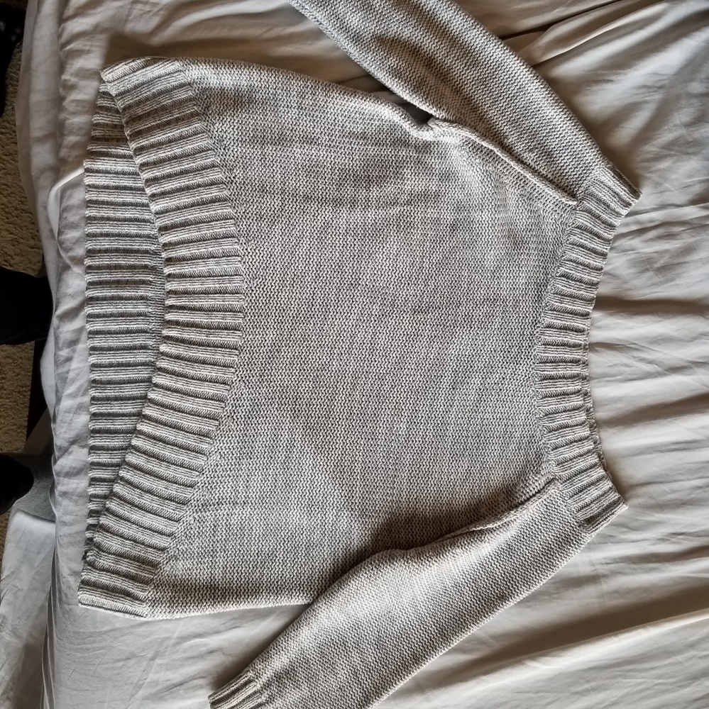 Boatneck off the shoulder Express sweater